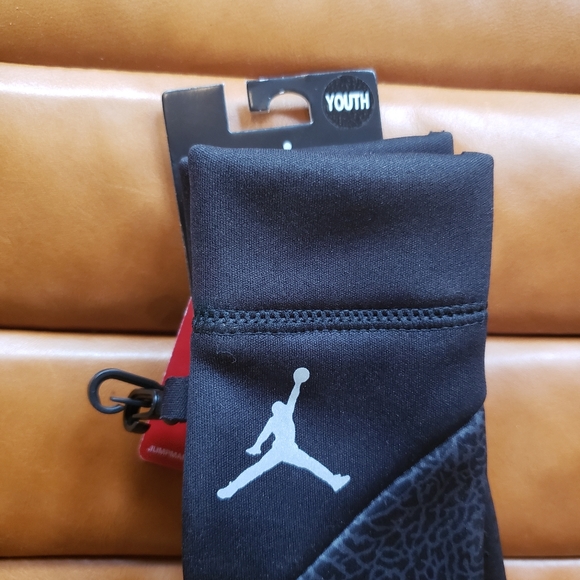 NWT Nike Jumpman Youth Gloves Black - Picture 4 of 7